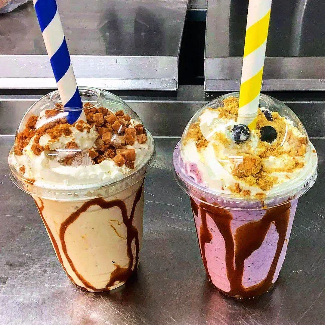 Breakfast Bodmin smoothies with cream and biscuit toppings